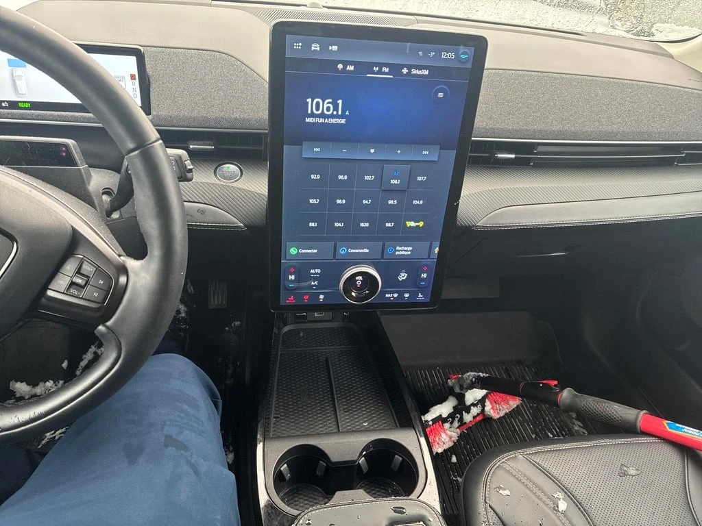 Ford Mustang Mach-E * Premium * CARFAX * БЕЗ ПЪРВОНАЧАЛНА ВНОСКА - изображение 9