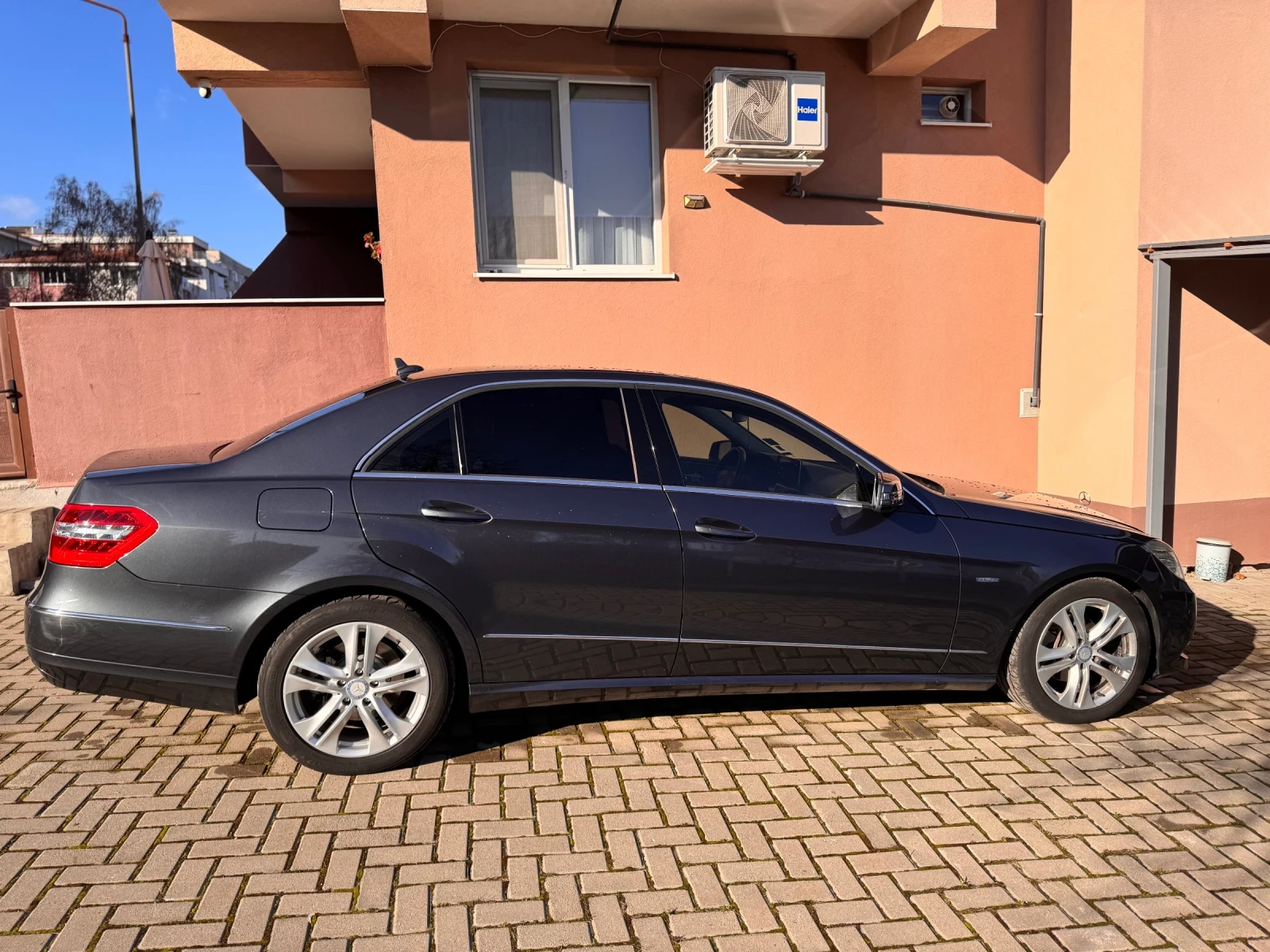 Mercedes-Benz E 220  - изображение 2