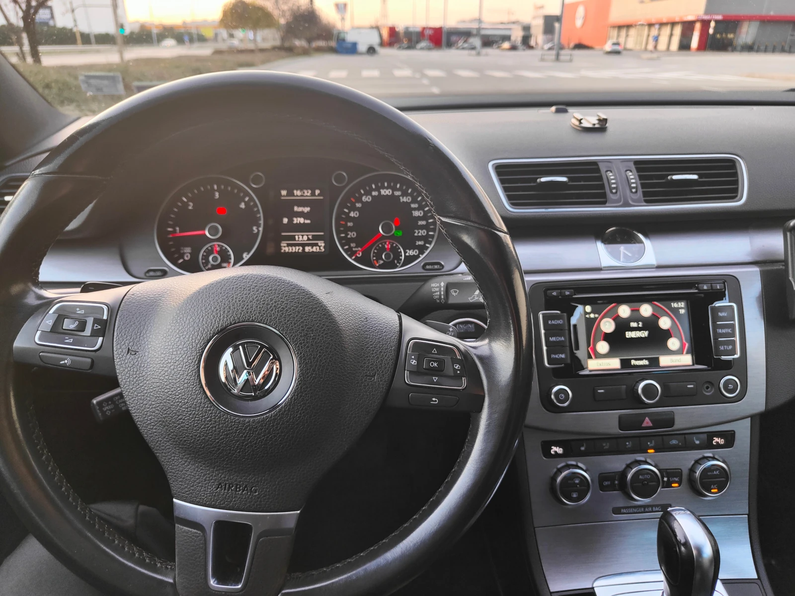 VW Passat 2.0 TDI DSG 140 к.с. - изображение 8