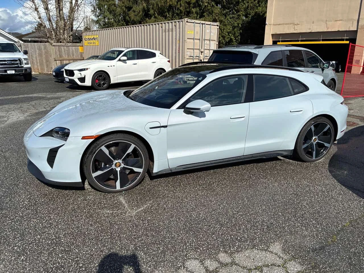 Porsche Taycan * GTS * CARFAX * BURMESTER * ОБДУХВАНЕ, снимка 2 - Автомобили и джипове - 54105969