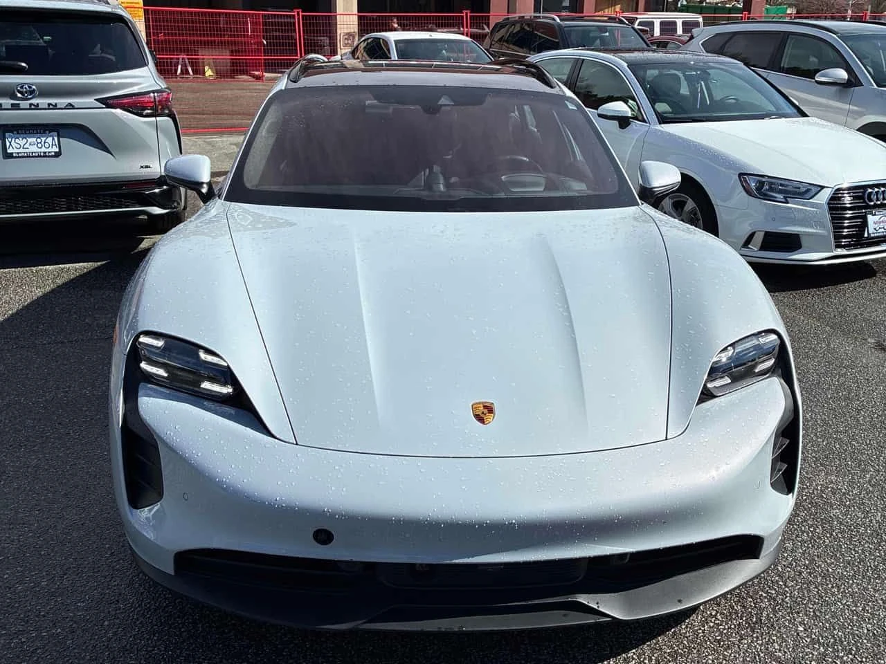 Porsche Taycan * GTS * CARFAX * BURMESTER * ОБДУХВАНЕ, снимка 6 - Автомобили и джипове - 54105969