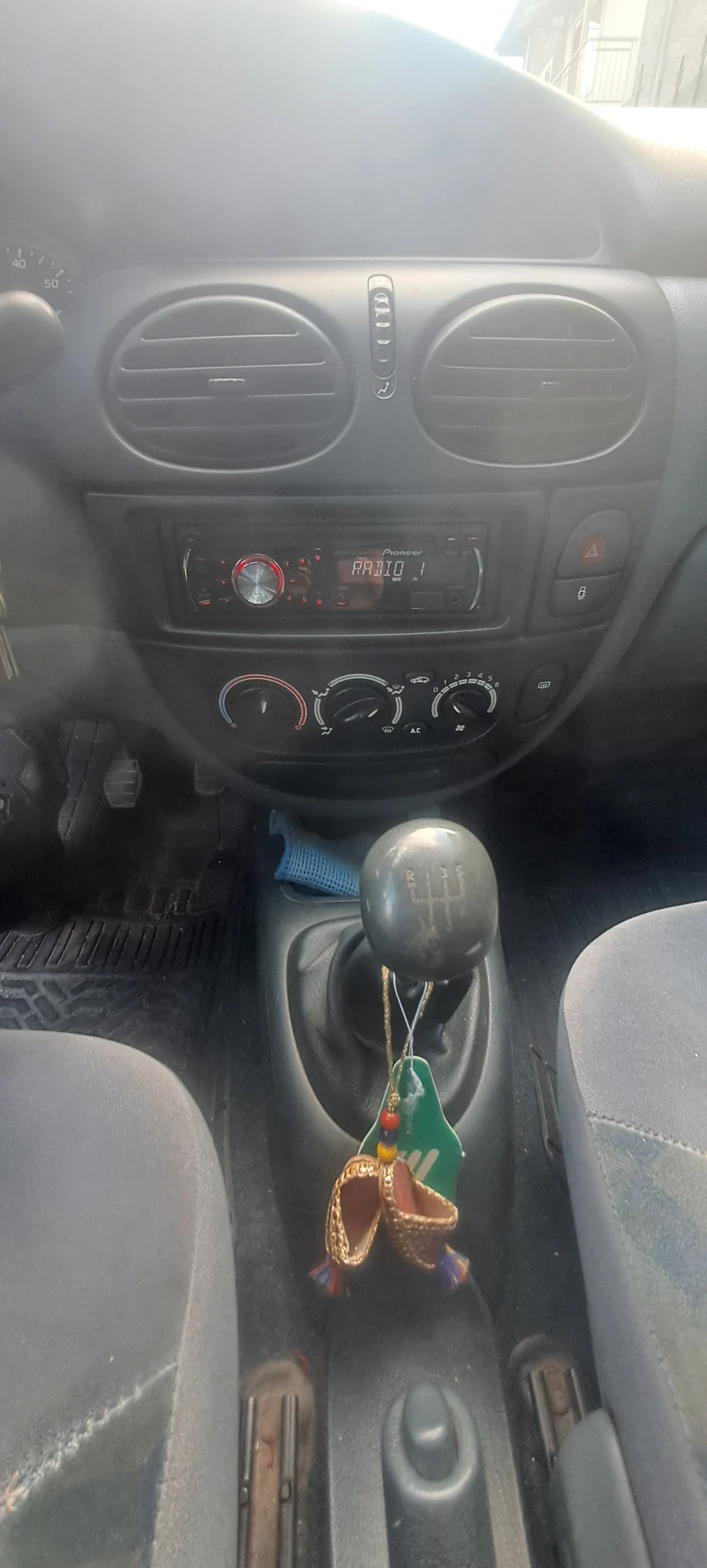 Renault Megane 1.6, снимка 9 - Автомобили и джипове - 54294531