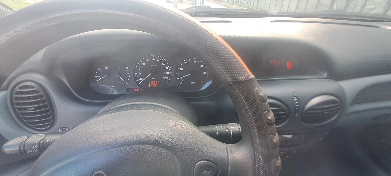 Renault Megane 1.6, снимка 8 - Автомобили и джипове - 54294531
