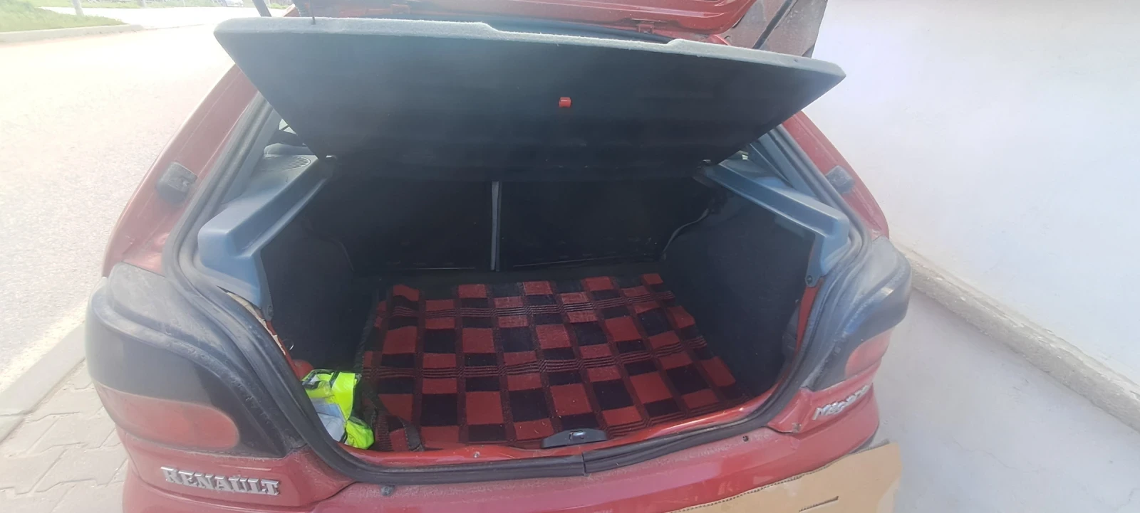 Renault Megane 1.6, снимка 10 - Автомобили и джипове - 54294531