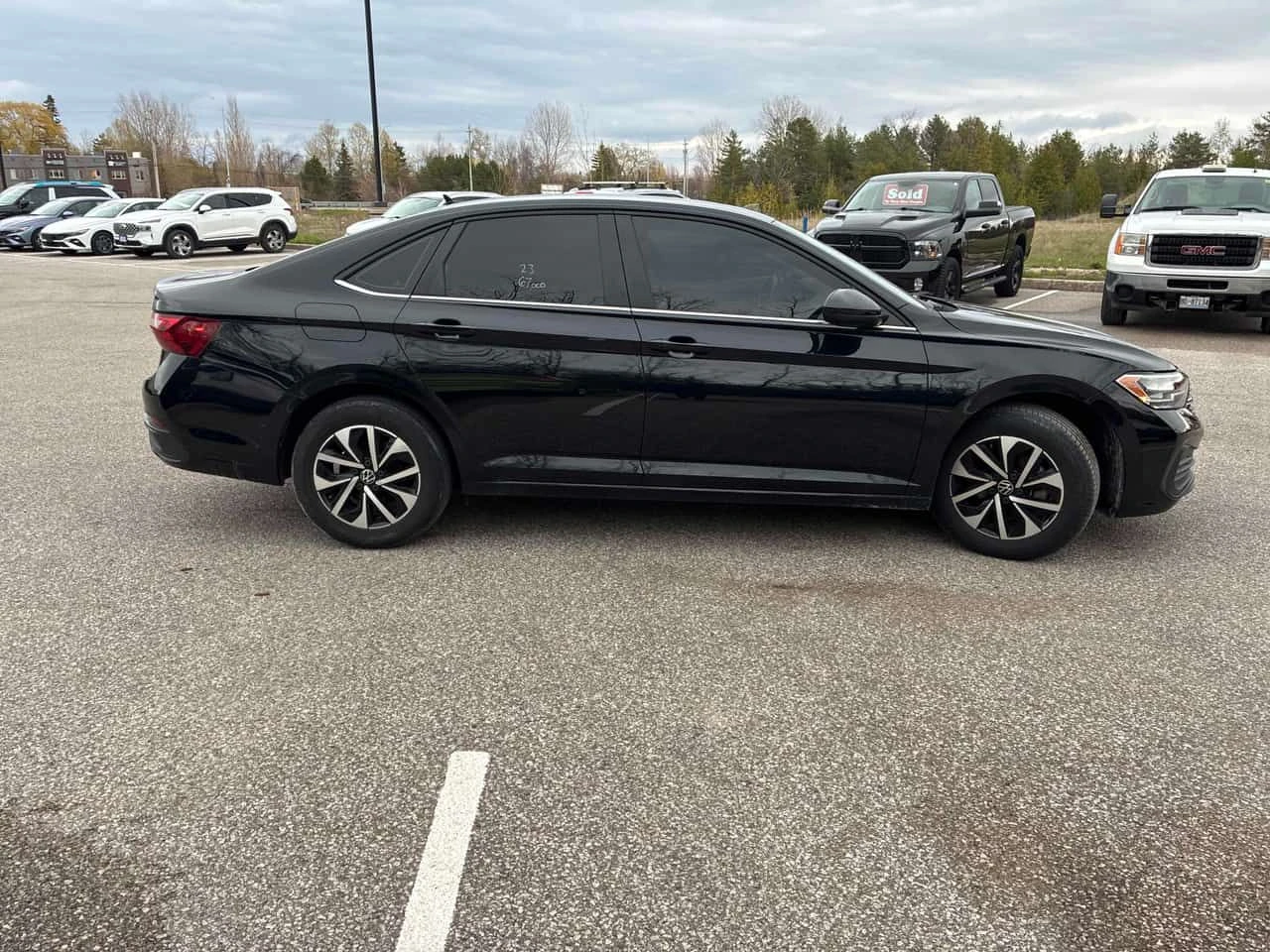 VW Jetta * Trendline * CARFAX * БЕЗ ПЪРВОНАЧАЛНА ВНОСКА, снимка 3 - Автомобили и джипове - 54760702