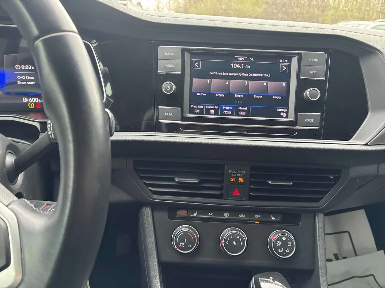 VW Jetta * Trendline * CARFAX * БЕЗ ПЪРВОНАЧАЛНА ВНОСКА, снимка 9 - Автомобили и джипове - 54760702