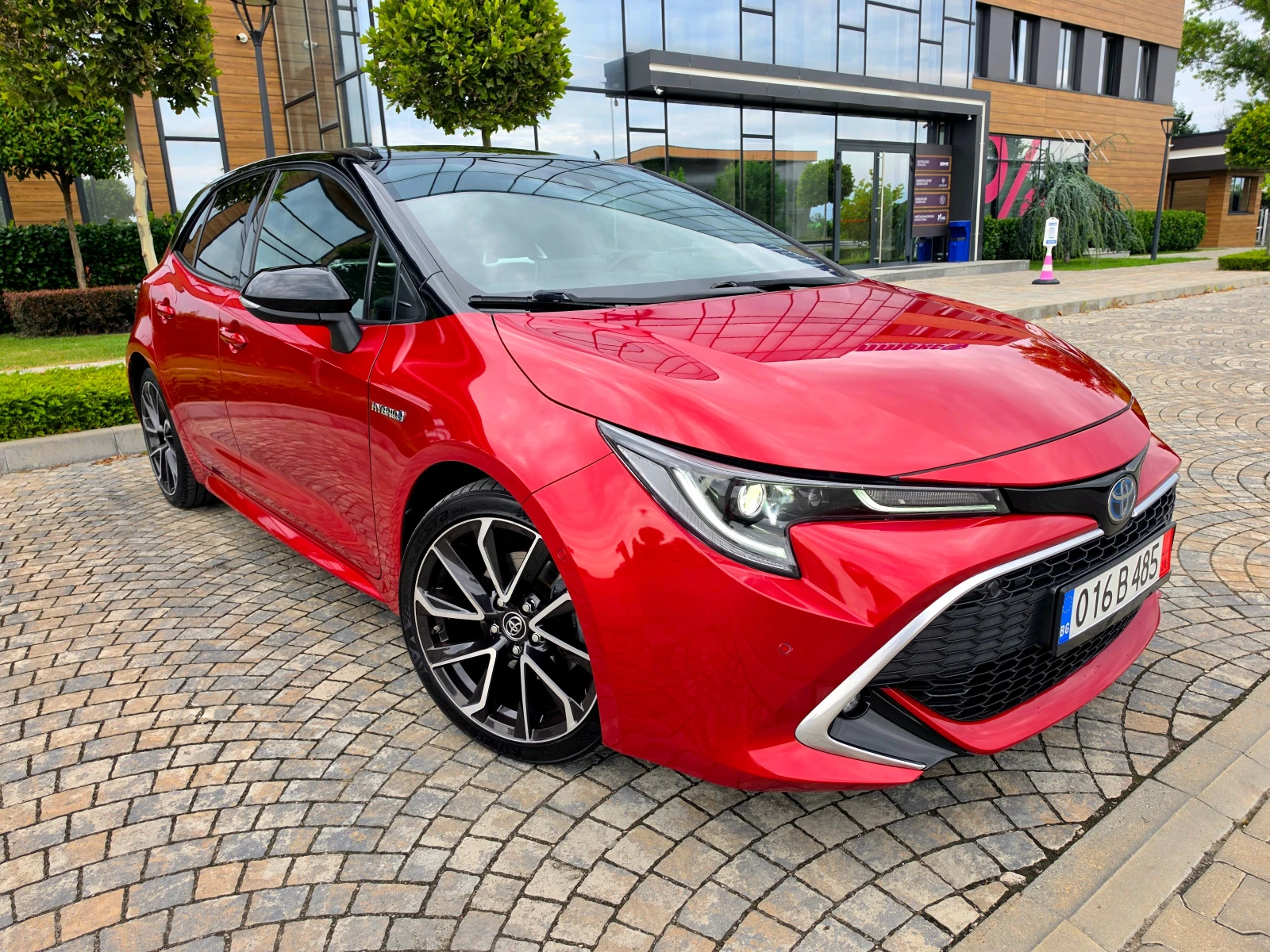 Toyota Corolla 2.0XYBRID* JBL* BI-TONE* FULL* ПЪЛНА ГАРАНЦИЯ* , снимка 3 - Автомобили и джипове - 55145399