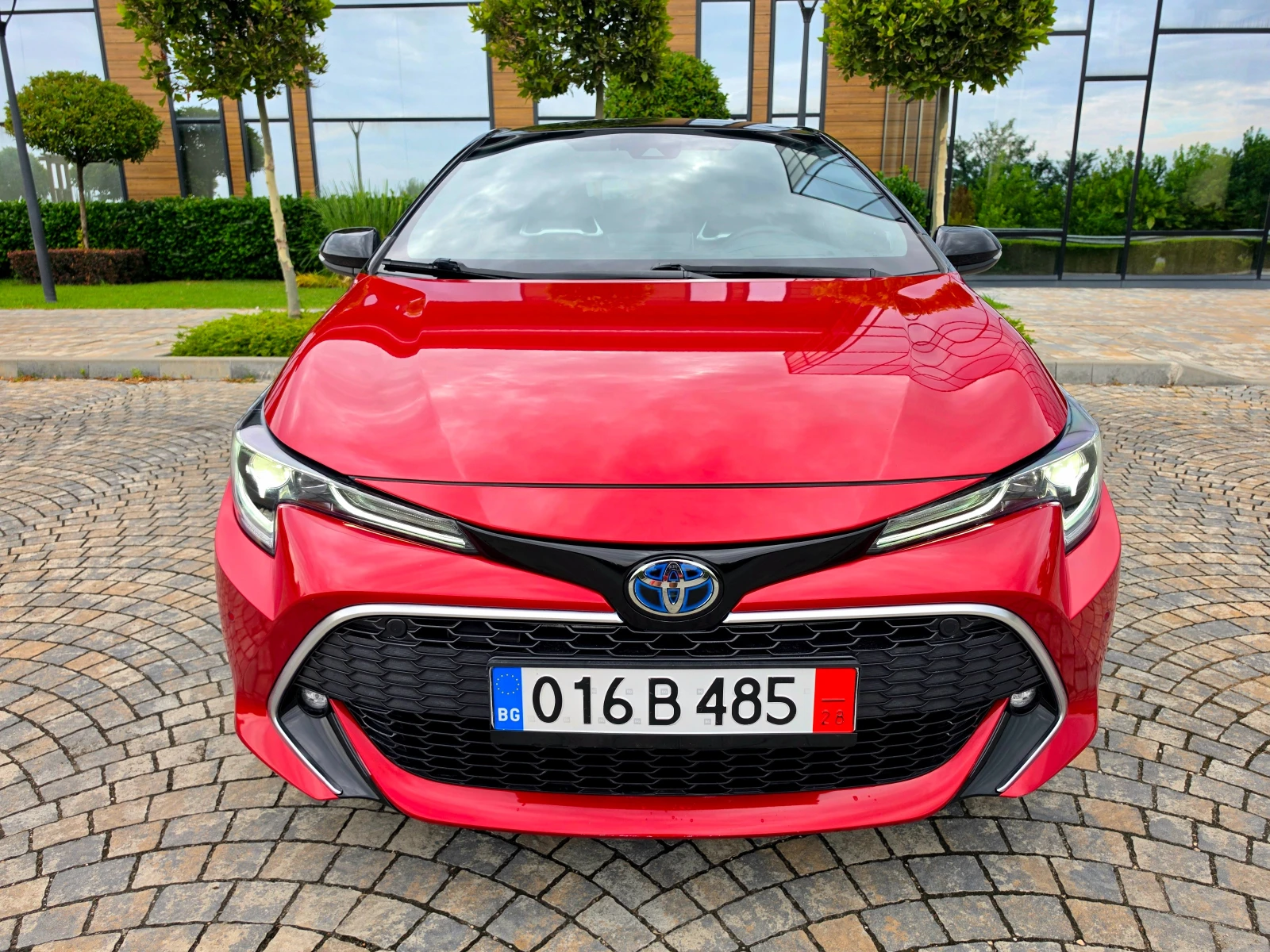Toyota Corolla 2.0XYBRID* JBL* BI-TONE* FULL* ПЪЛНА ГАРАНЦИЯ* , снимка 2 - Автомобили и джипове - 55145399