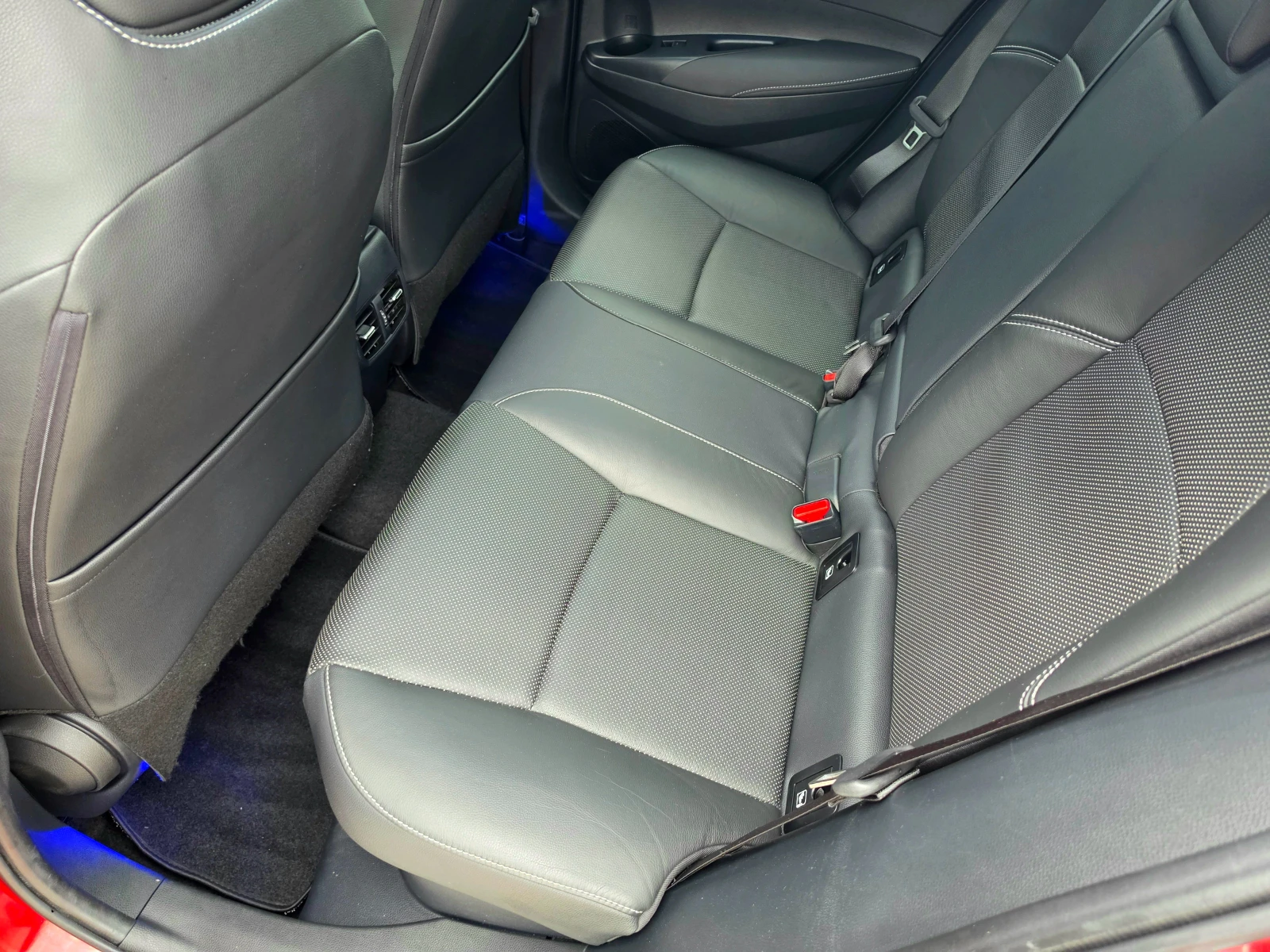 Toyota Corolla 2.0XYBRID* JBL* BI-TONE* FULL* ПЪЛНА ГАРАНЦИЯ* , снимка 13 - Автомобили и джипове - 55145399