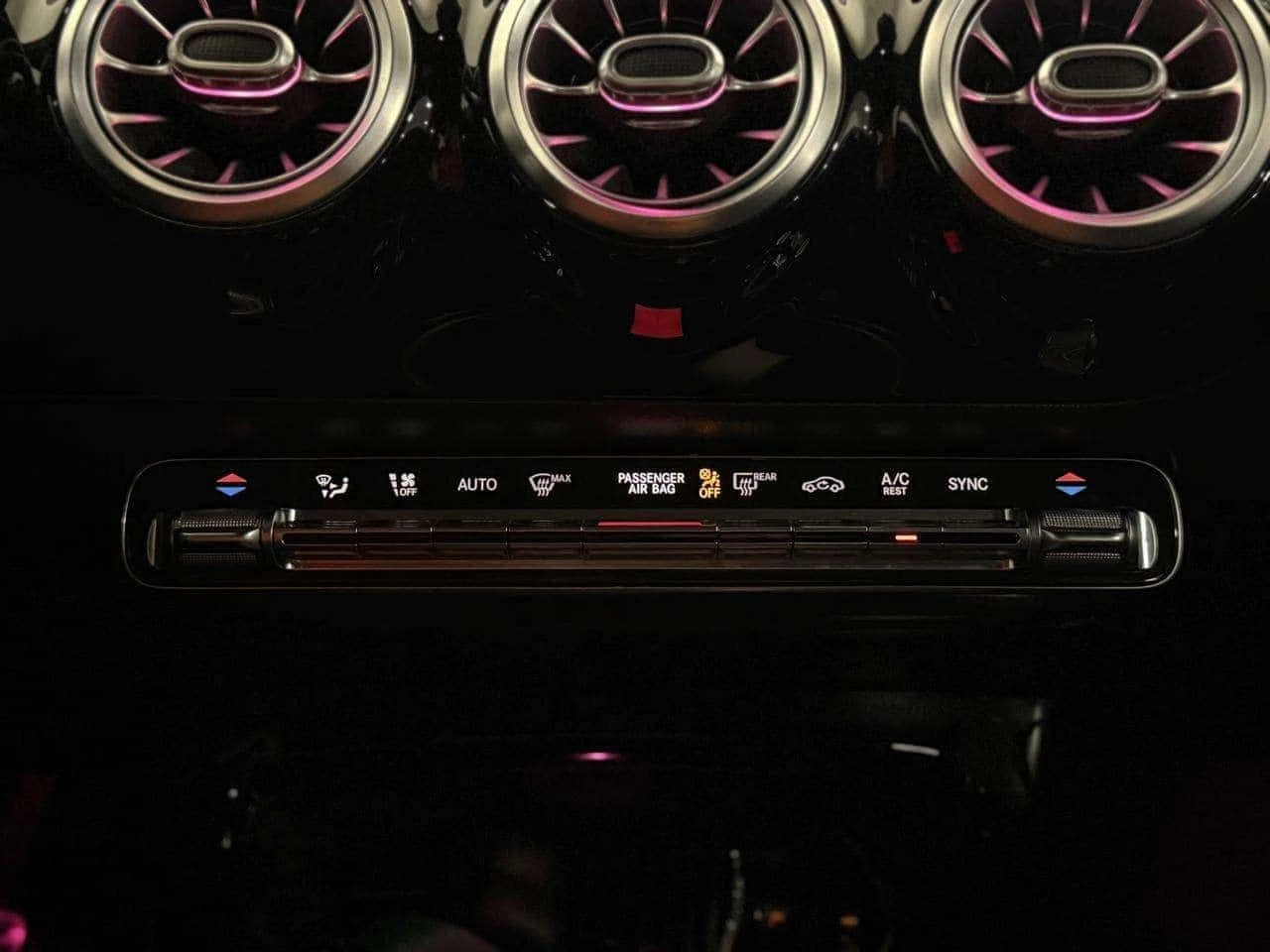 Mercedes-Benz A 220 * 4MATIC * ФИКСИРАНА ЦЕНА* , снимка 13 - Автомобили и джипове - 55170608