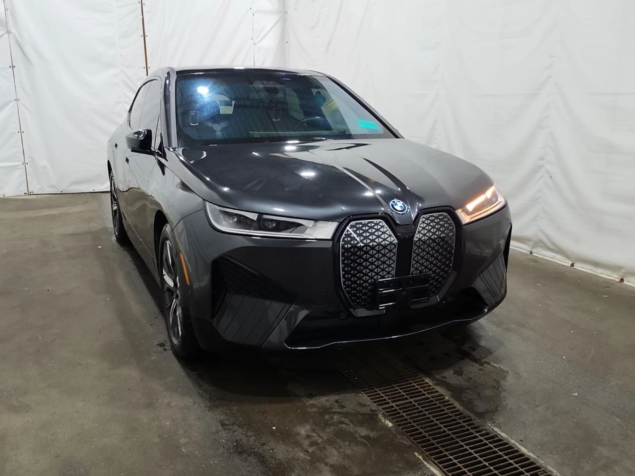 BMW iX XDRIVE50* Вакум* Масаж* 360* H&K* , снимка 2 - Автомобили и джипове - 55816067