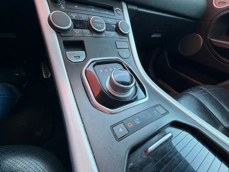 Land Rover Range Rover Evoque 2.2D* Панорама* Автоматик, снимка 15 - Автомобили и джипове - 52136693