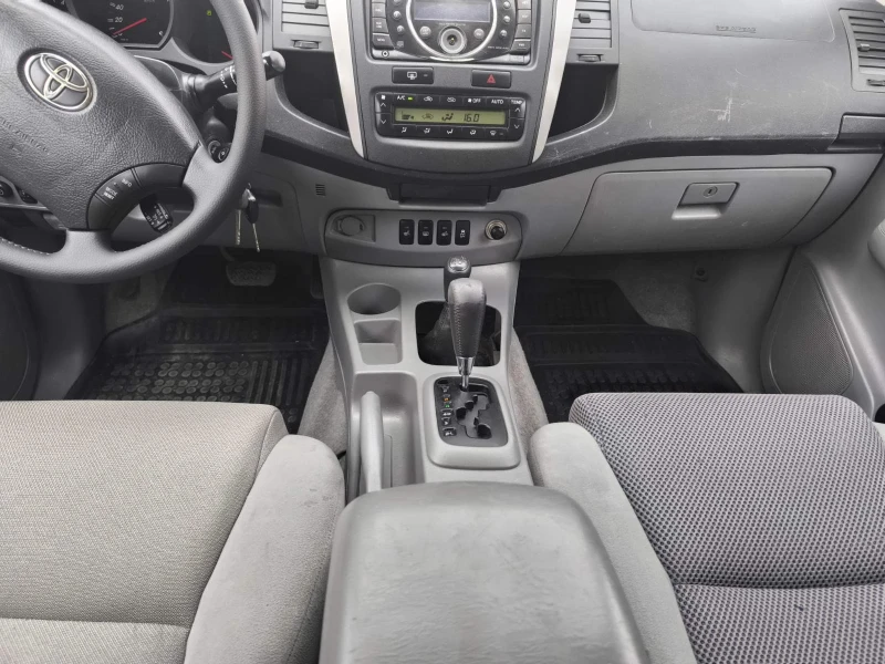 Toyota Hilux 3.0TDI, снимка 15 - Автомобили и джипове - 52997364