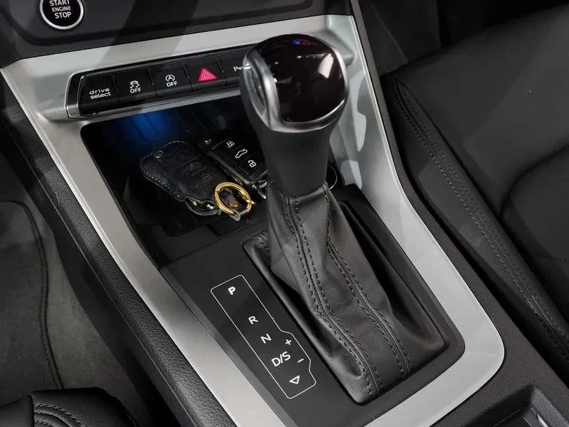 Audi Q3, снимка 9 - Автомобили и джипове - 56706943