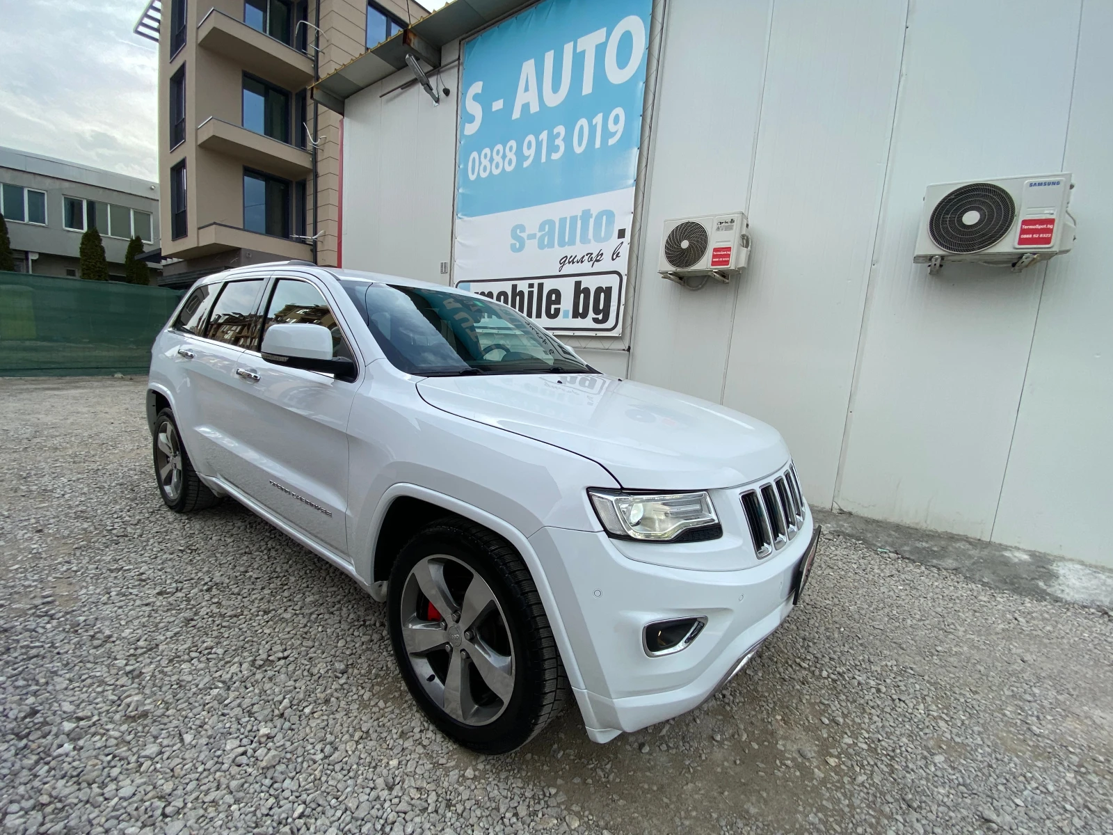 Jeep Grand cherokee * ПОДГРЕВ ВОЛАН И СЕДАЛКИ* ПАМЕТ* KEYLESS* КАМЕРА | Mobile.bg — изображение 1
