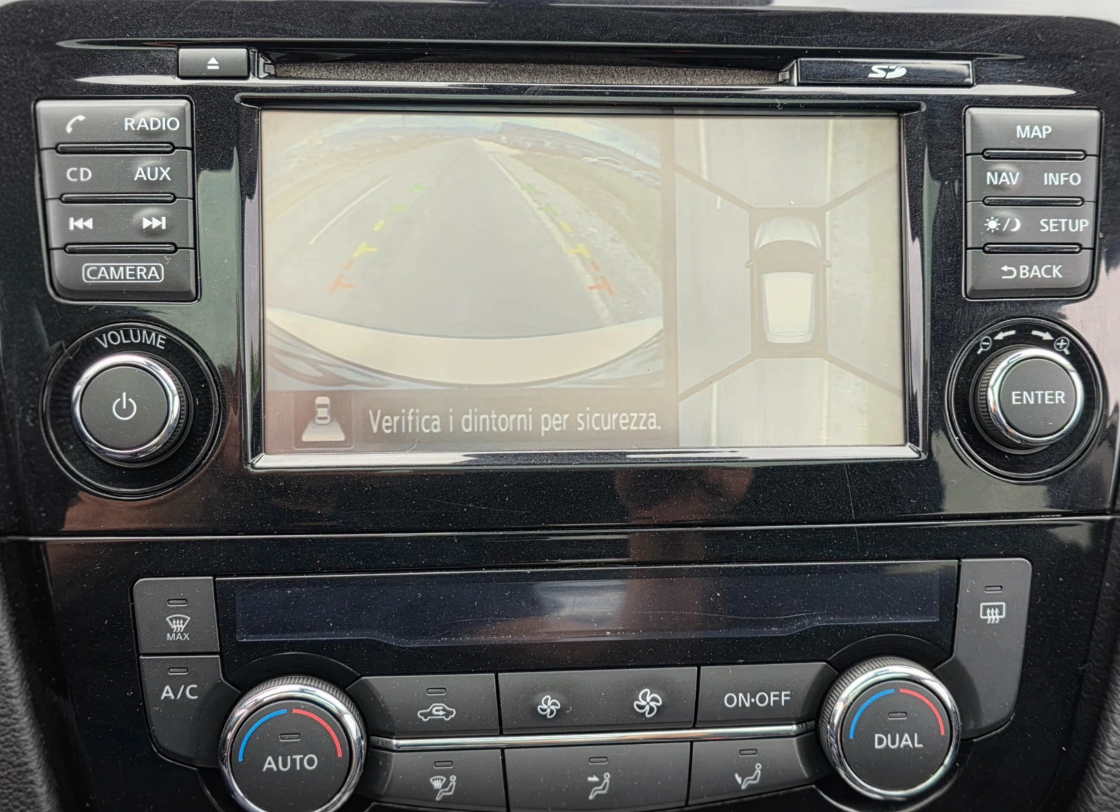 Nissan Qashqai 1.5dci 360KAMERA/PANORAMA/LED/KEYLESS, снимка 9 - Автомобили и джипове - 54493156
