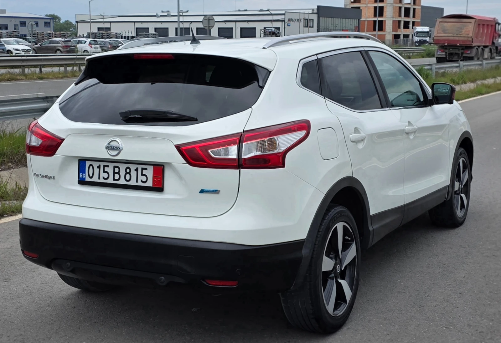 Nissan Qashqai 1.5dci 360KAMERA/PANORAMA/LED/KEYLESS, снимка 6 - Автомобили и джипове - 54493156