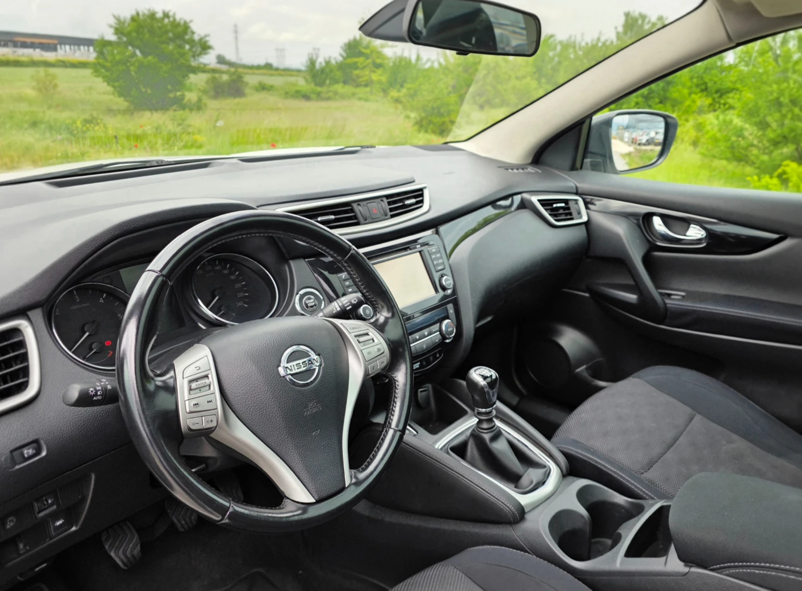 Nissan Qashqai 1.5dci 360KAMERA/PANORAMA/LED/KEYLESS, снимка 7 - Автомобили и джипове - 54493156