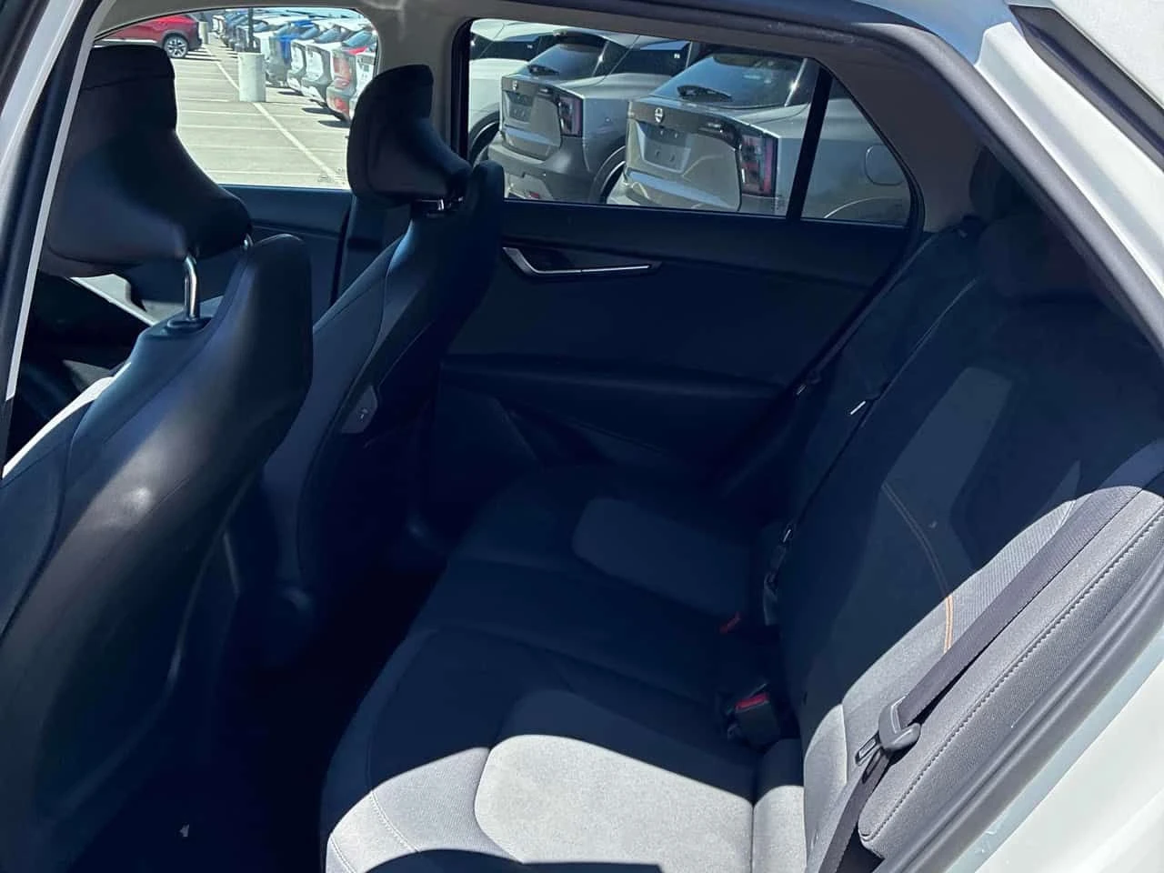 Kia Niro Premium/CARFAX/ДИСТРОНИК/ПОДГРЕВ//ФИНАНСИРАНЕ, снимка 11 - Автомобили и джипове - 54853523