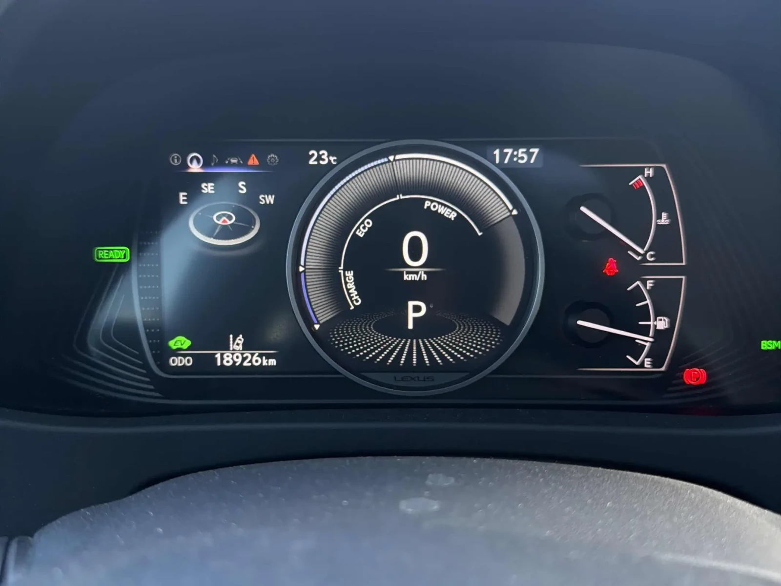 Lexus UX 250h 2 КЛЮЧА * ПАНОРАМА * HUD * CARFAX, снимка 9 - Автомобили и джипове - 55100678