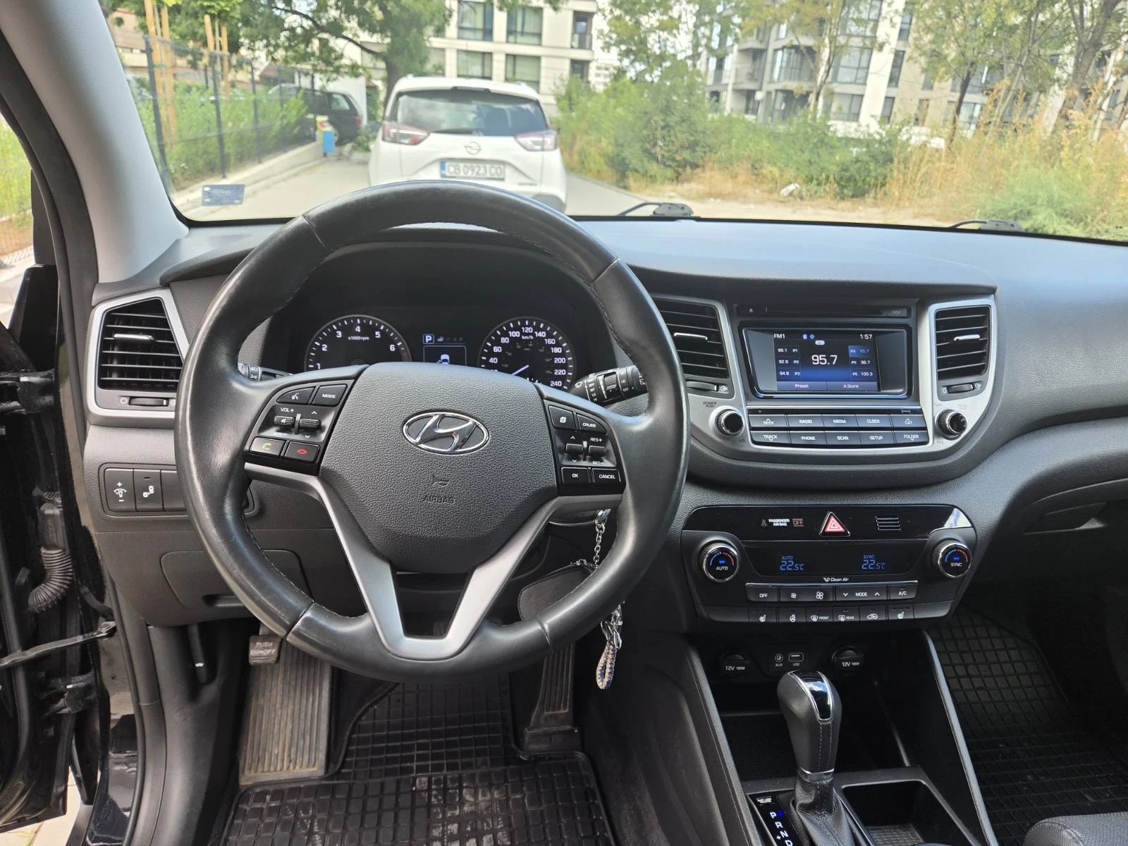 Hyundai Tucson 1, 6 GDI, снимка 11 - Автомобили и джипове - 55782131