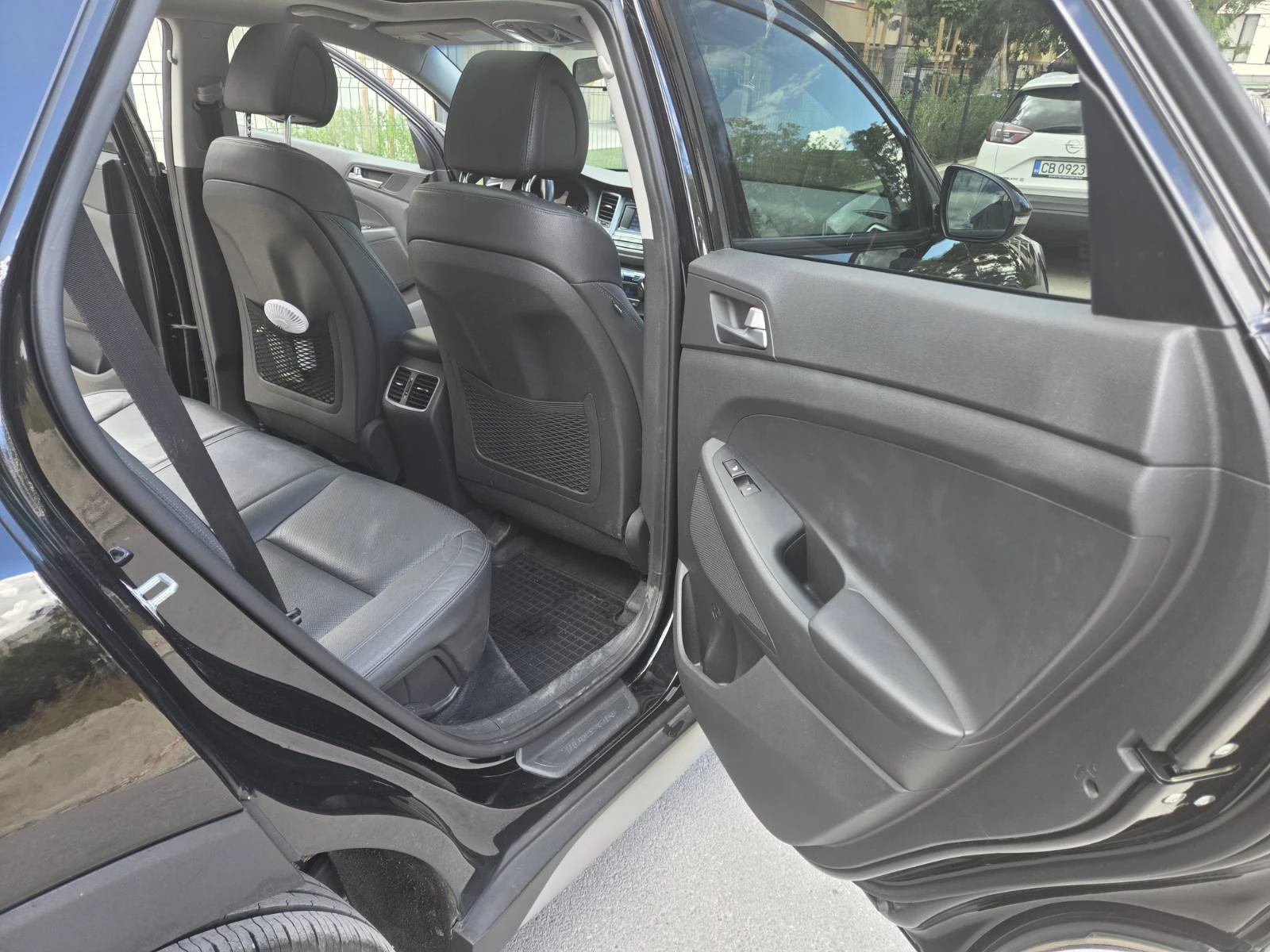 Hyundai Tucson 1, 6 GDI, снимка 8 - Автомобили и джипове - 55782131