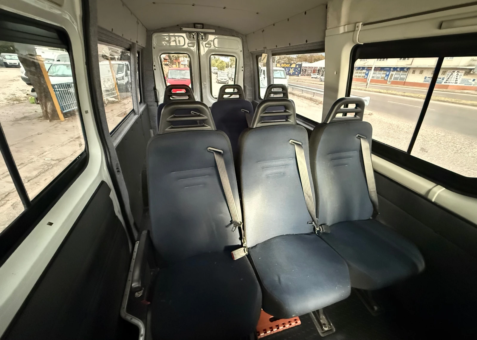 Iveco Daily 35S14 9 МЕСТА ЕВРО 6, снимка 13 - Бусове и автобуси - 56214938