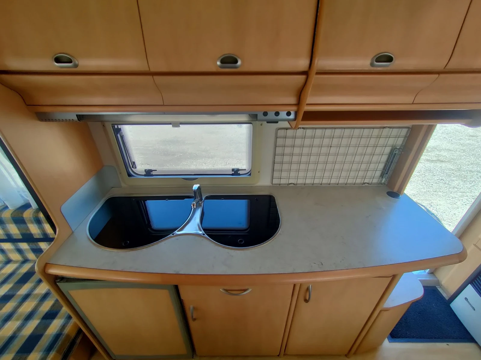 Каравана Hobby DeLuxe 440 Бойлер Душ Форселт Соларна Система, снимка 15 - Каравани и кемпери - 54097450