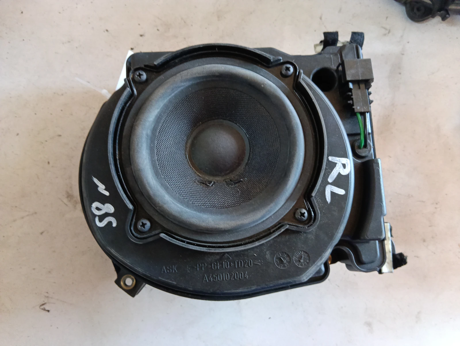 задна тонколона лява BANG & OLUFSEN  Audi A8