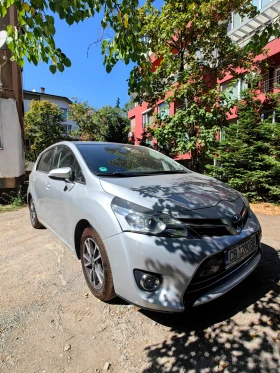 Обява за продажба на Toyota Verso 2.0 D4D 6MT Skyview 6+ 1 места ~13 400 лв. - изображение 1