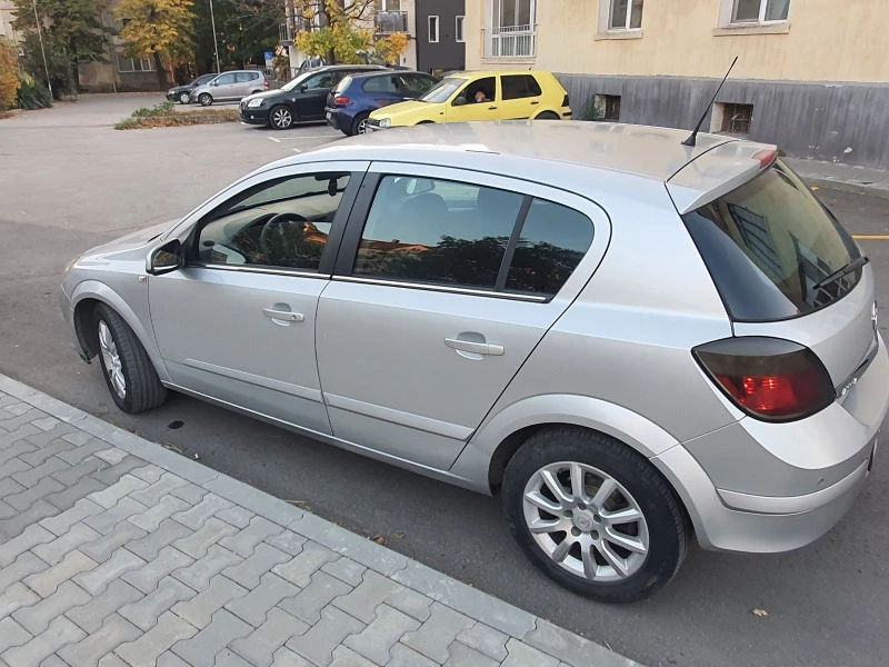 Opel Astra 1.7 cdti  ТОП състояние, снимка 10 - Автомобили и джипове - 38538638