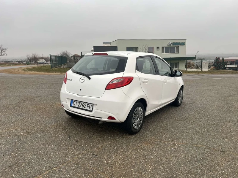 Mazda 2 1.4 дизел, снимка 4 - Автомобили и джипове - 48929466