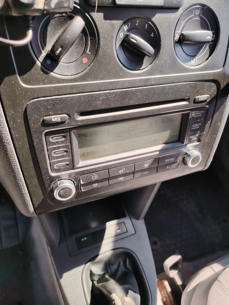 VW Caddy 1.9 TDI, снимка 6 - Автомобили и джипове - 51731485