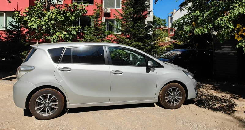 Toyota Verso 2.0 D4D 6MT Skyview 6+ 1 места, снимка 5 - Автомобили и джипове - 52412854
