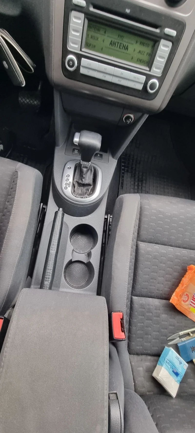 VW Touran, снимка 6 - Автомобили и джипове - 52670513