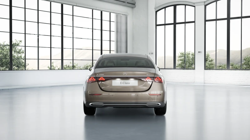 Mercedes-Benz E 200 4MATIC, снимка 5 - Автомобили и джипове - 53333981