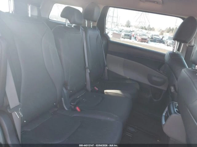 Kia Carnival MPV LXS - изображение 8