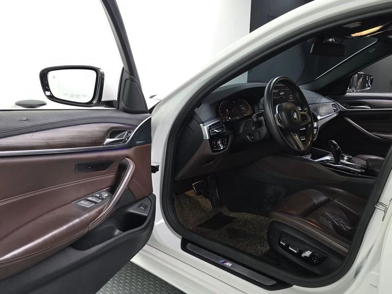 BMW 520 520d M Sport Package Plus| 190к.с., снимка 10 - Автомобили и джипове - 55804028