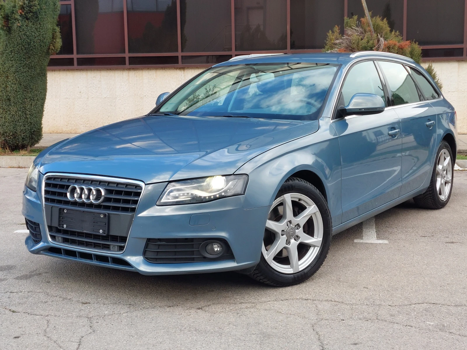 Audi A4 2.0TDI 143hp * ИТАЛИЯ * КЛИМАТРОНИК * NAVI * EURO5 - изображение 2