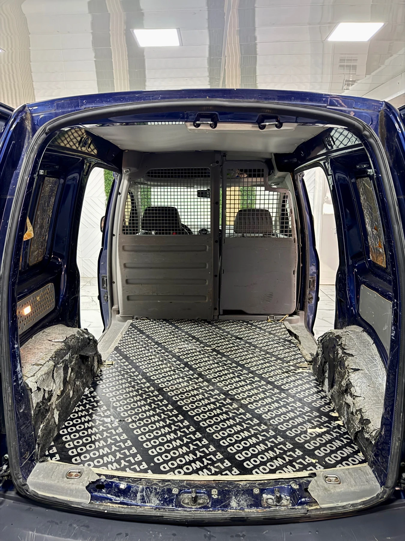 VW Caddy 1.9 TDI 105к.с - изображение 9