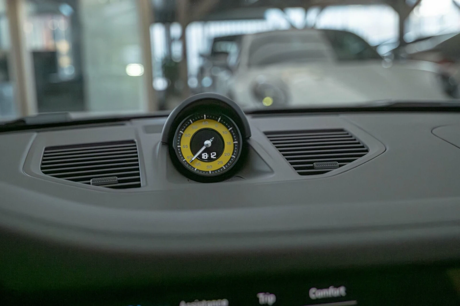 Porsche 911 Turbo S Hybrid/PDCC/PCCB/PDK/PDLS+ /Камера 360/Bur, снимка 12 - Автомобили и джипове - 53829606