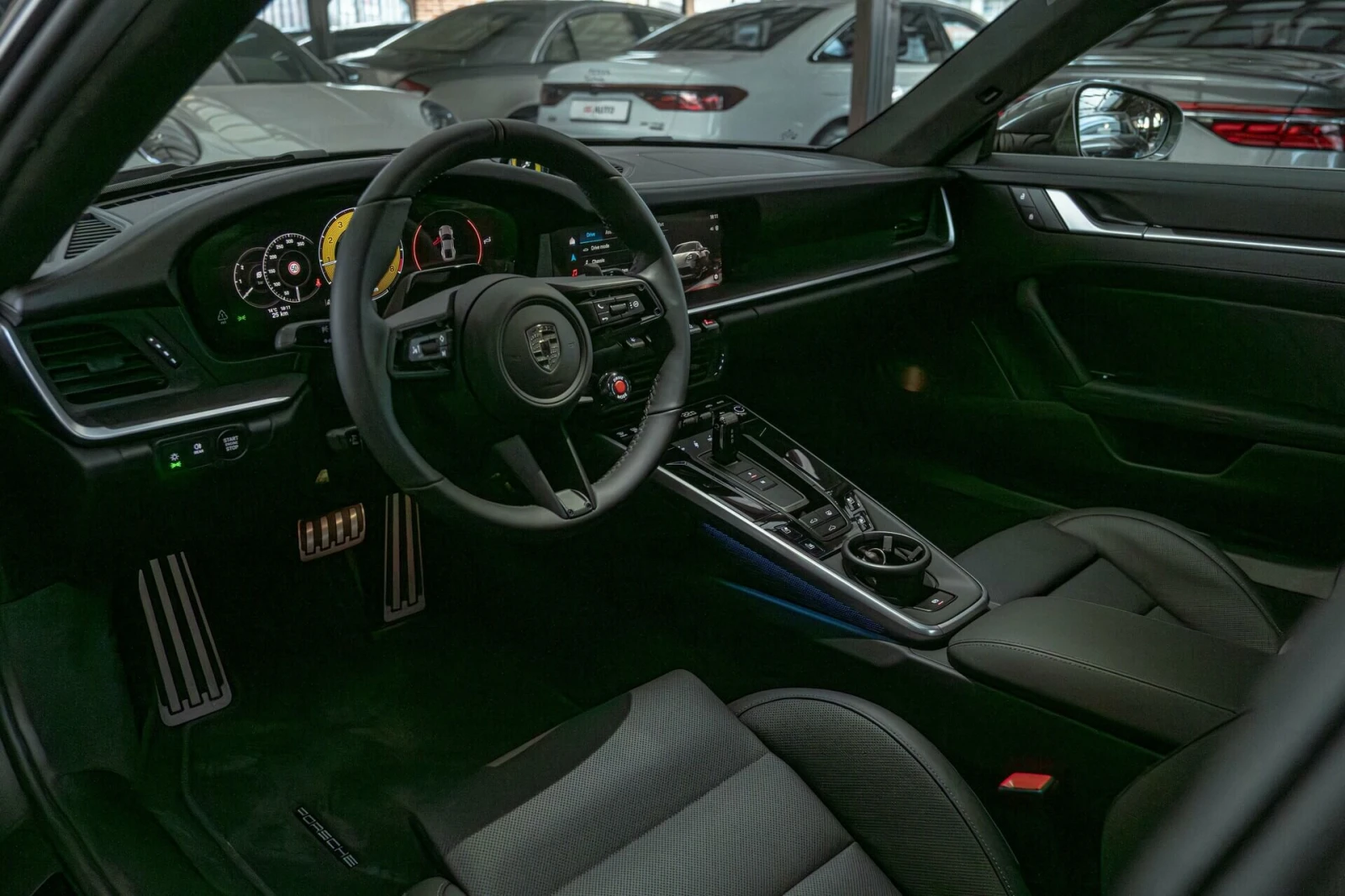 Porsche 911 Turbo S Hybrid/PDCC/PCCB/PDK/PDLS+ /Камера 360/Bur, снимка 8 - Автомобили и джипове - 53829606