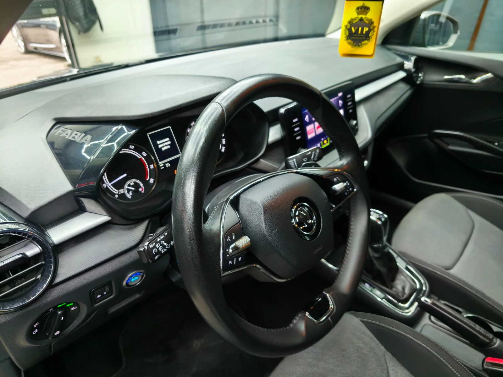 Skoda Fabia 1.0 TSI* LPG* DSG* Distronic* MATRIX* KEYLESS GO, снимка 10 - Автомобили и джипове - 54289874