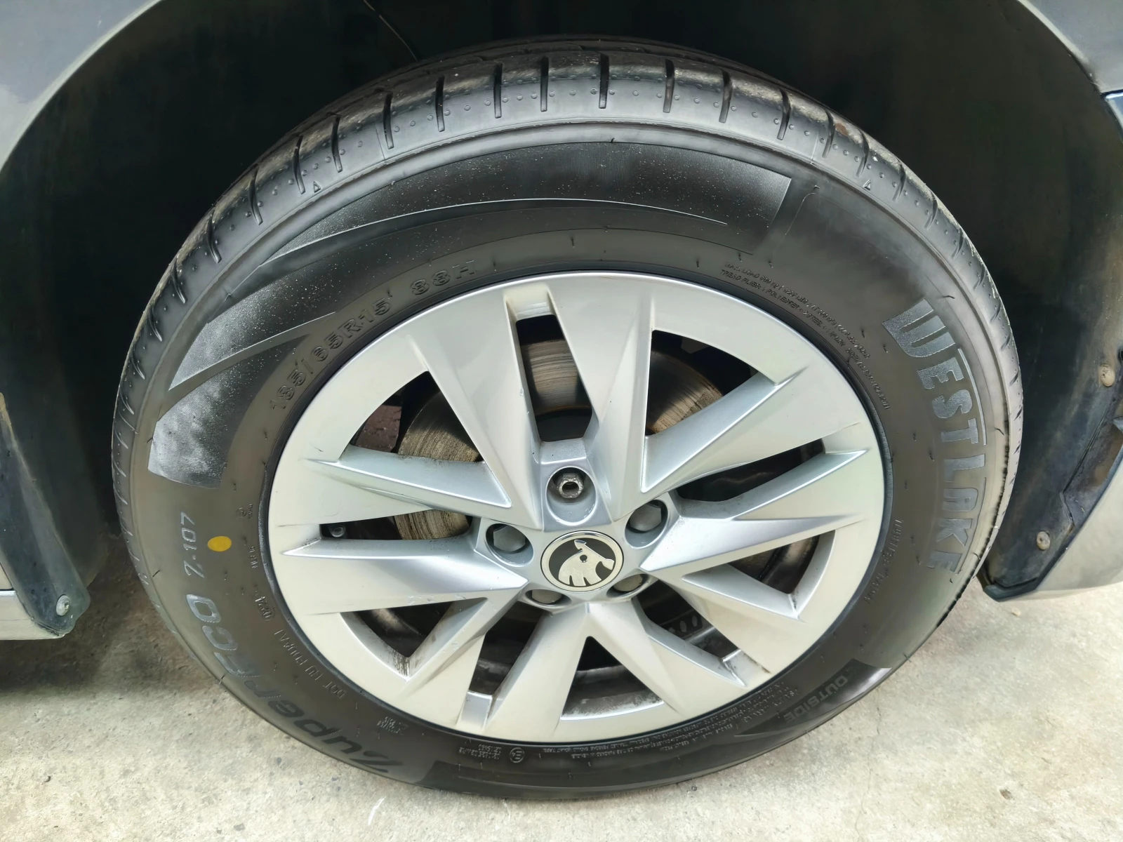 Skoda Fabia 1.0 TSI* LPG* DSG* Distronic* MATRIX* KEYLESS GO, снимка 16 - Автомобили и джипове - 54289874