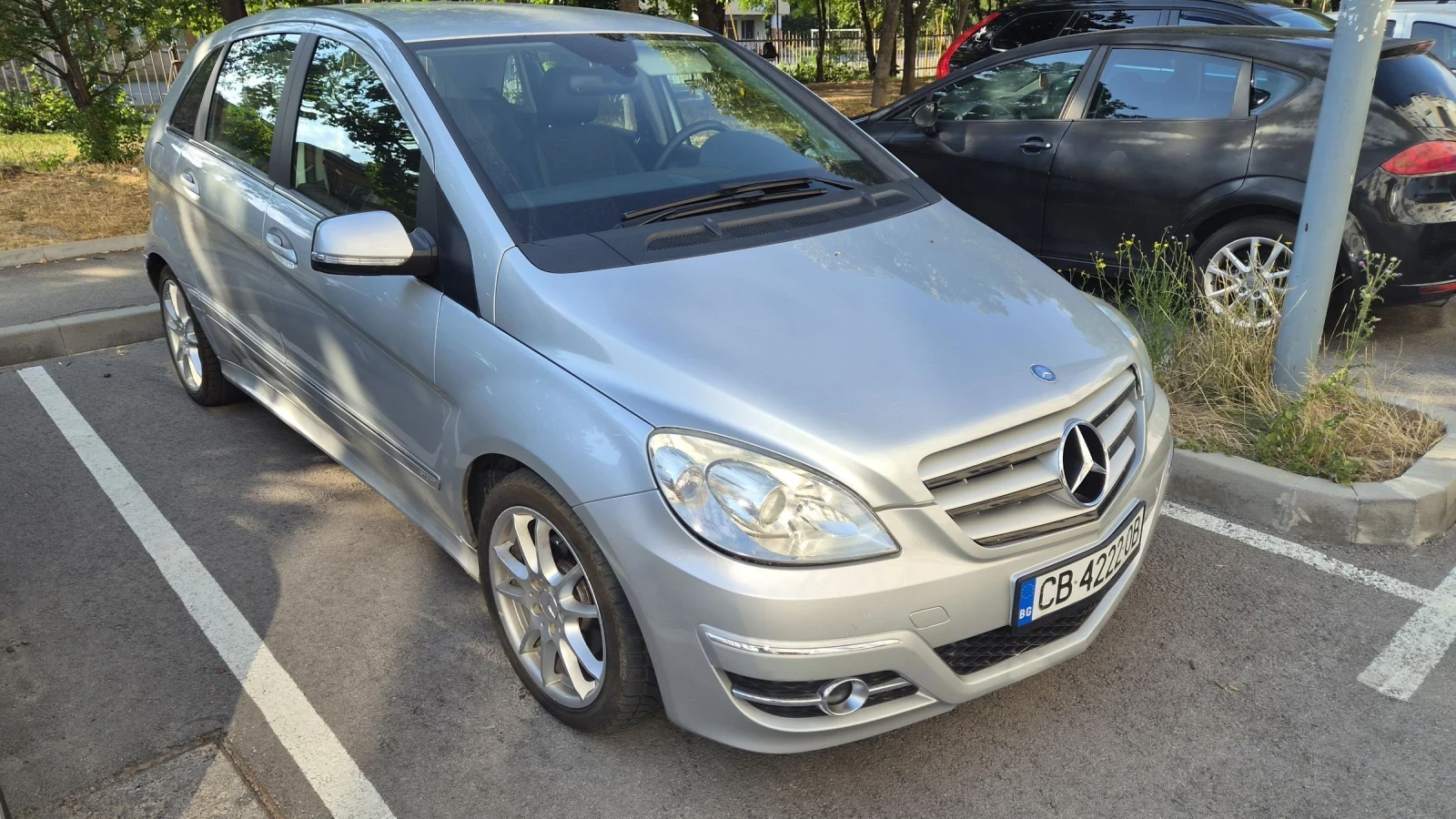 Mercedes-Benz B 180