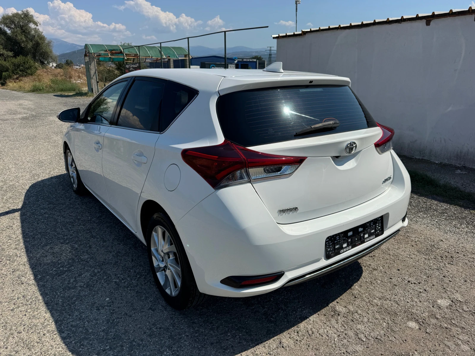 Toyota Auris 1.4 D4D * NAVI* CAMERA* KEYLESS* , снимка 7 - Автомобили и джипове - 56018869