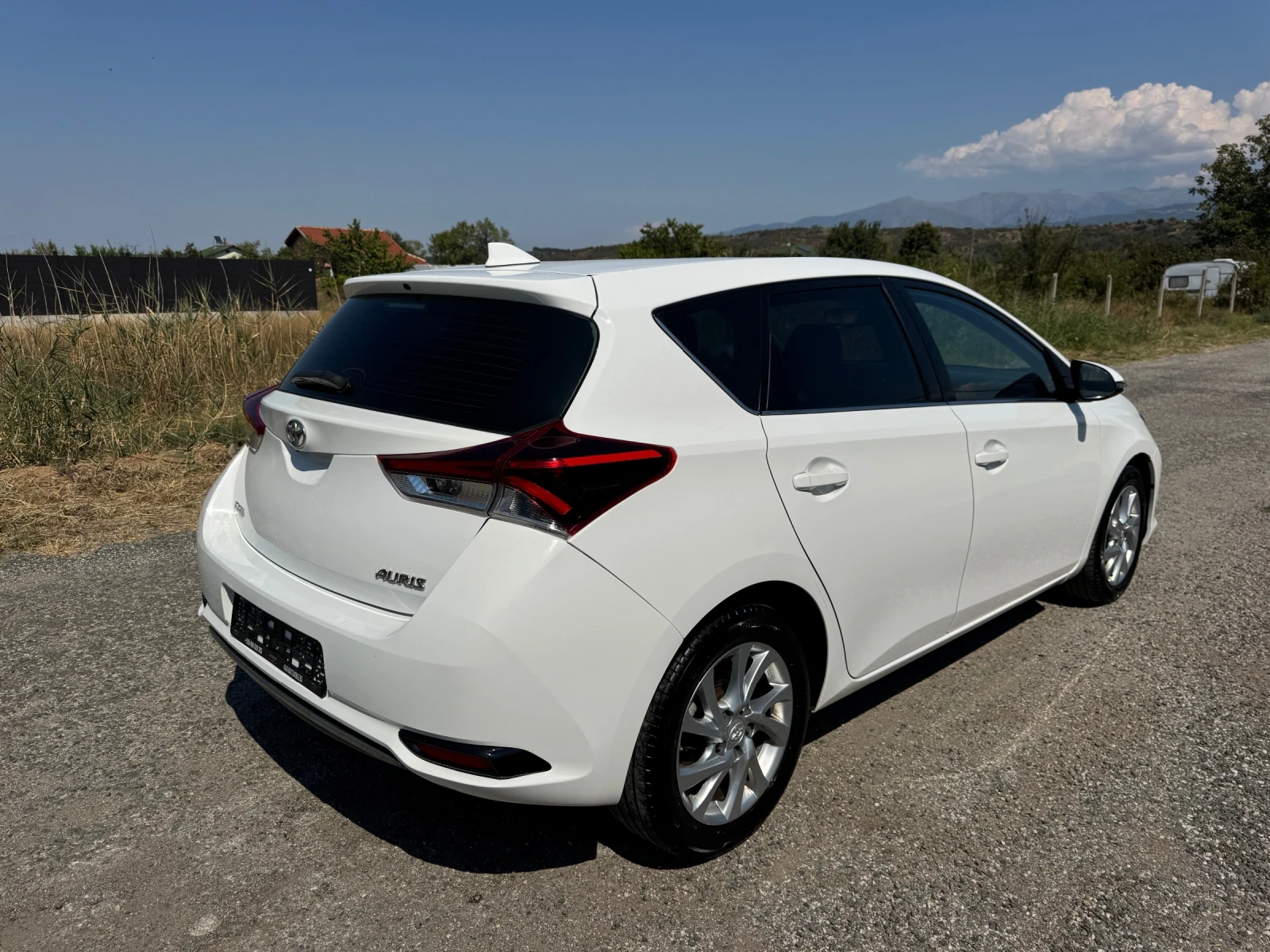 Toyota Auris 1.4 D4D * NAVI* CAMERA* KEYLESS* , снимка 5 - Автомобили и джипове - 56018869