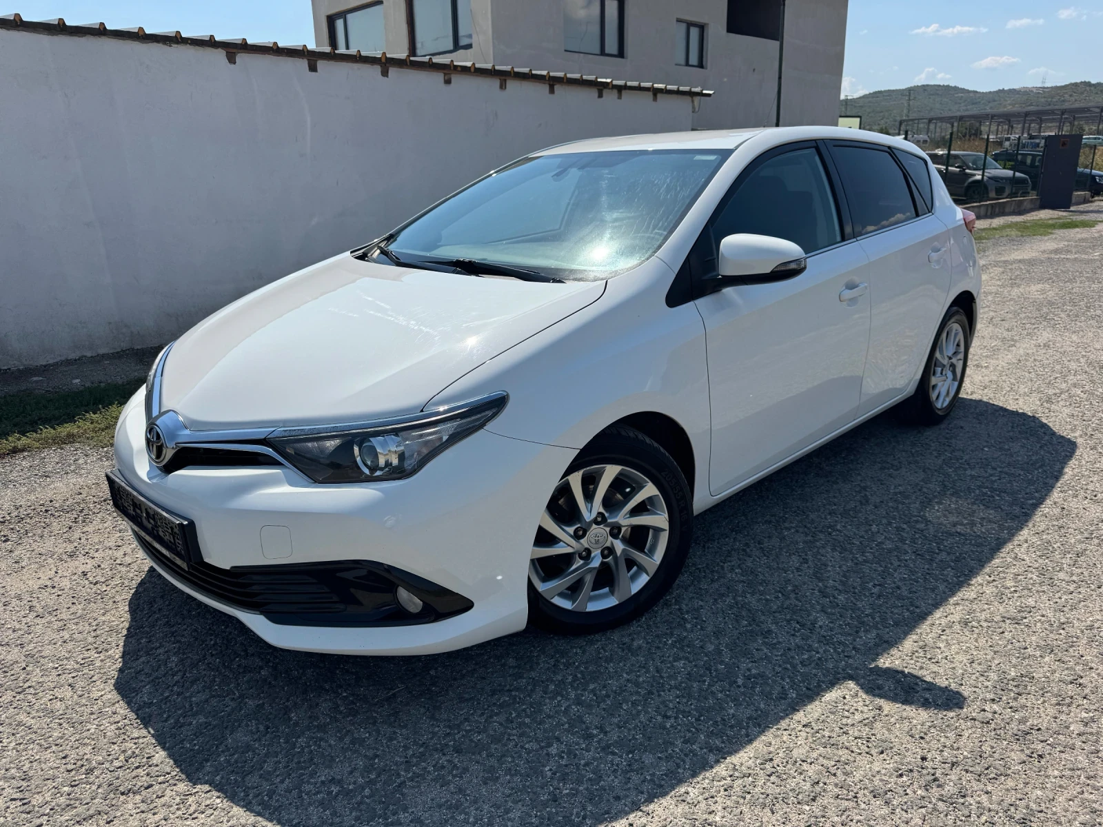 Toyota Auris 1.4 D4D * NAVI* CAMERA* KEYLESS* 