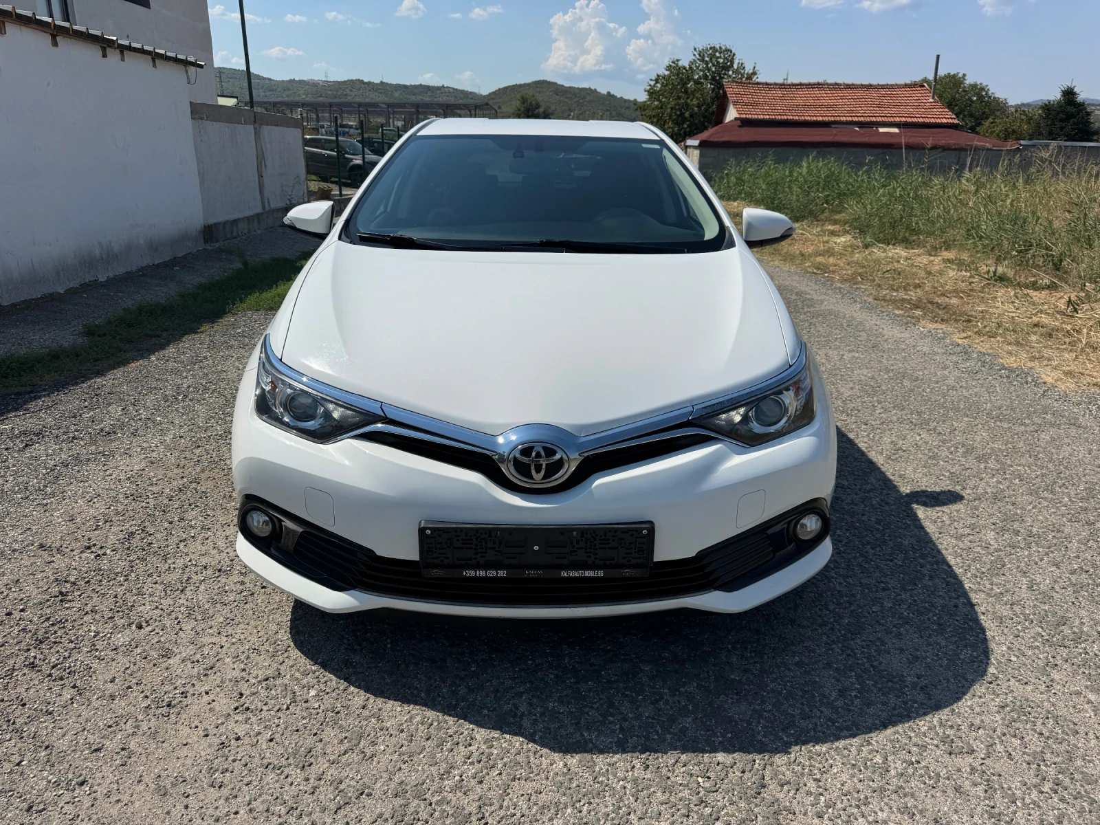 Toyota Auris 1.4 D4D * NAVI* CAMERA* KEYLESS* , снимка 2 - Автомобили и джипове - 56018869
