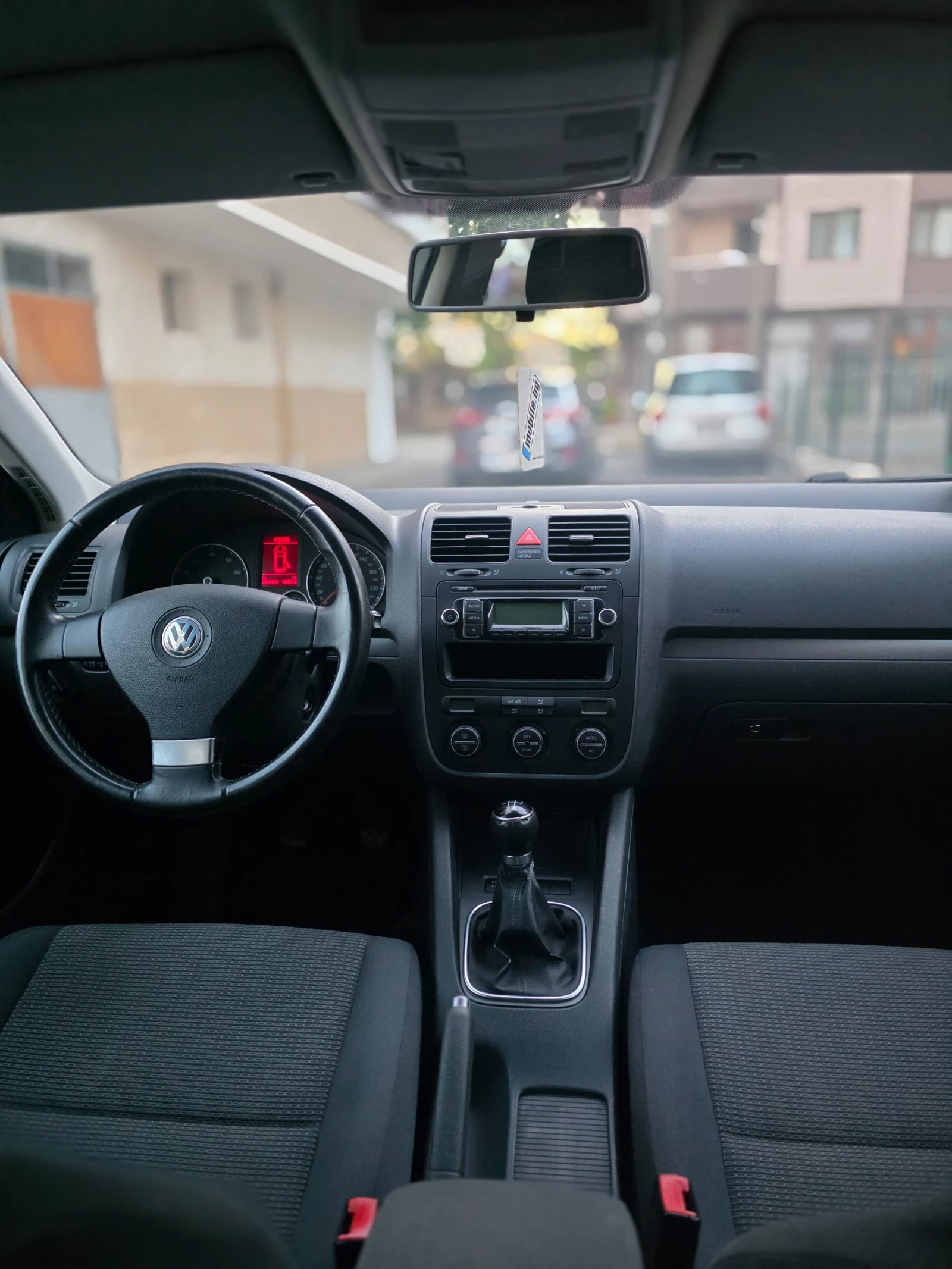 VW Golf 1.6 102к.с., снимка 8 - Автомобили и джипове - 56085445